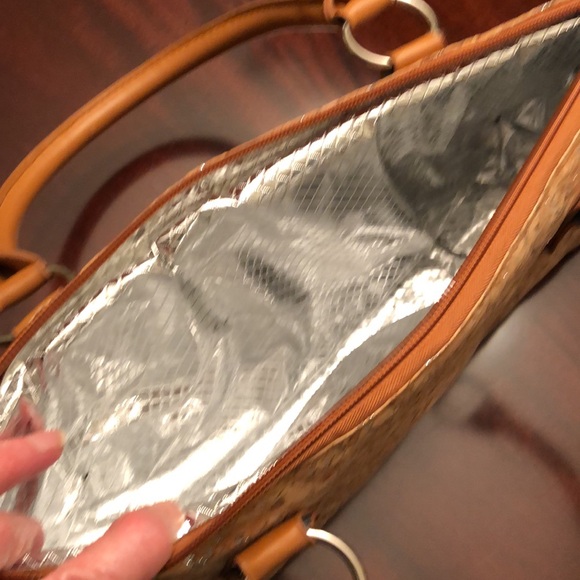 PRIMEWARE CORK & METALLIC SILVER THERMAL INSULATED WINE BAG & MULTI-TOOL - #491 - Picture 3 of 11